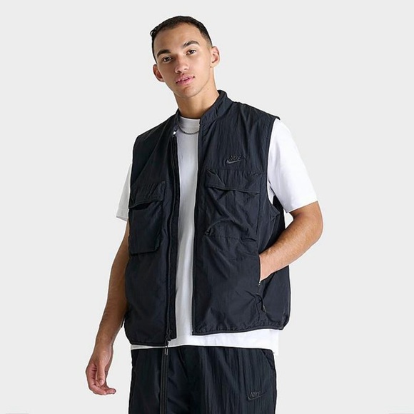 MEN'S NIKE TECH WOVEN GILET - Picture 1 of 11